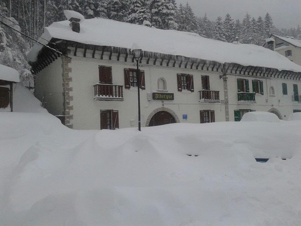 Albergue de Canfranc Estación Exterior foto