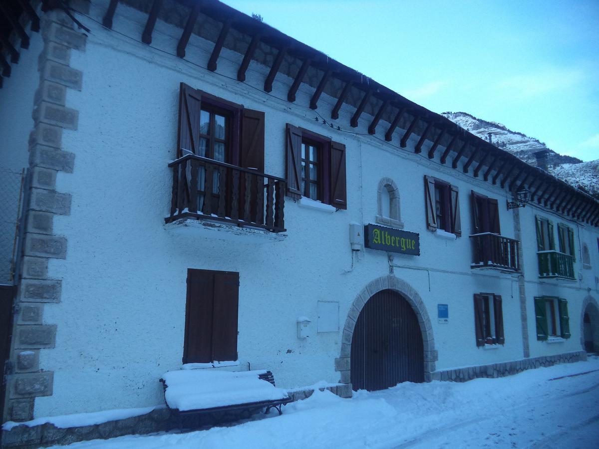 Albergue de Canfranc Estación Exterior foto